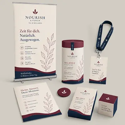 Werbematerialien im Nourish-Design Roll-up-Display, Verpackungen, Lanyard und Broschüren mit einheitlichem Nourish-Corporate-Design