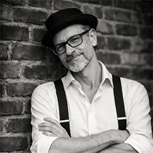 Markus_Korth-neu Schwarz-Weiß-Portrait von Markus Korth als Profilbild für die Team-Übersicht der Agentur Korth.