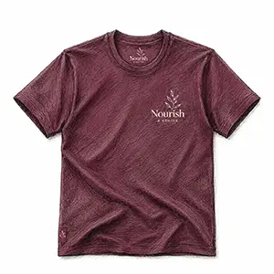 T-Shirt im Nourish-Design Bordeauxrotes T-Shirt mit gesticktem Nourish-Logo und Blattmotiv