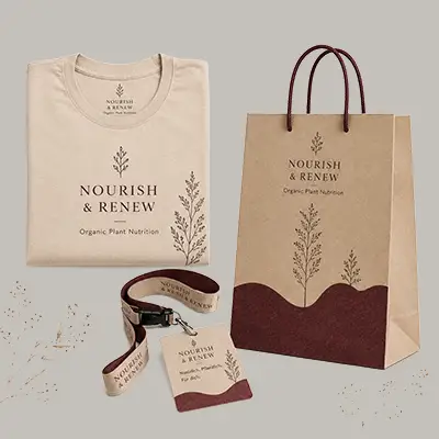 : Personalisierte Giveaways und Werbeartikel Bedrucktes T-Shirt, Papiertasche und weitere personalisierte Werbeartikel
