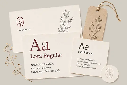 Typografiekarten mit der Schrift Lora Regular, Pflanzenillustrationen